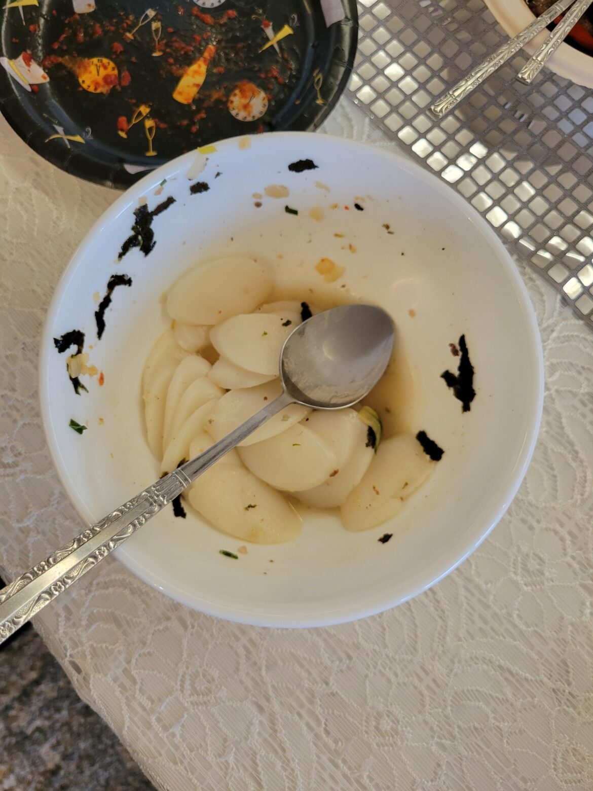 How my cousin ate her tteokguk
