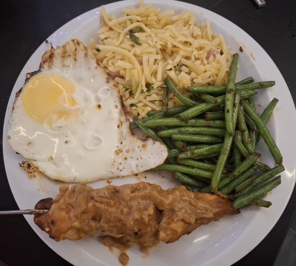 My dinner today. Noodles, green beans, egg and satay.