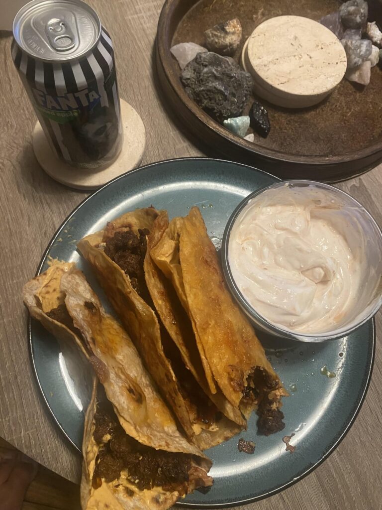 Been struggling with SI again and forced myself to grocery shop and cook. A little bit into it and I realized I was actually kinda having fun. Here are my tacos.