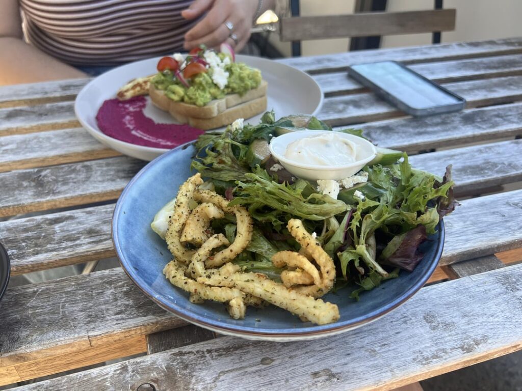 cal in calamari salad?