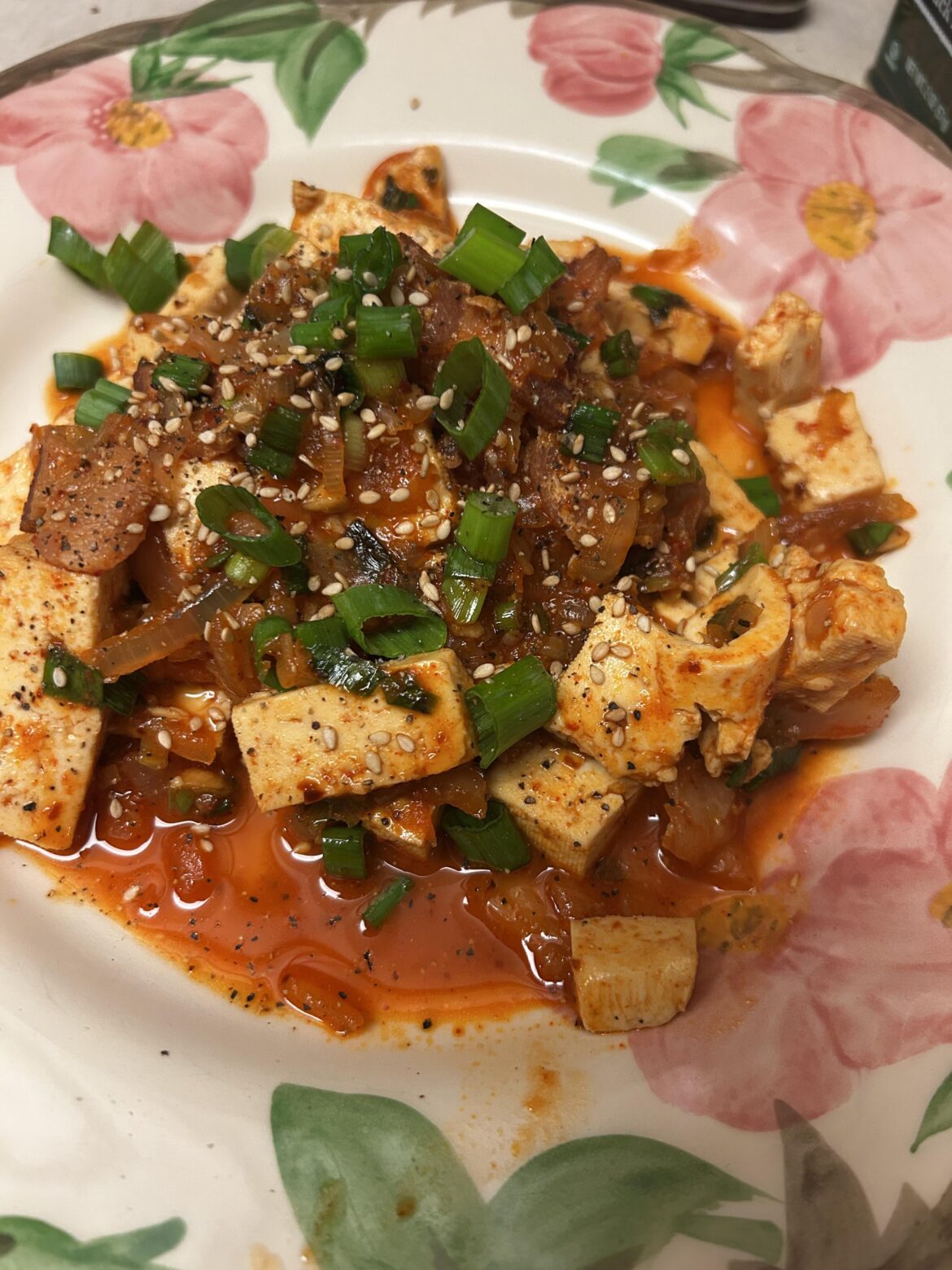 Kimchi stir fry tofu.