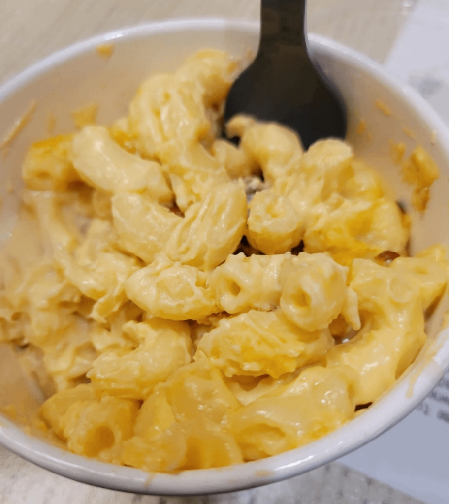 Little cup of macaroni to go. 🥰