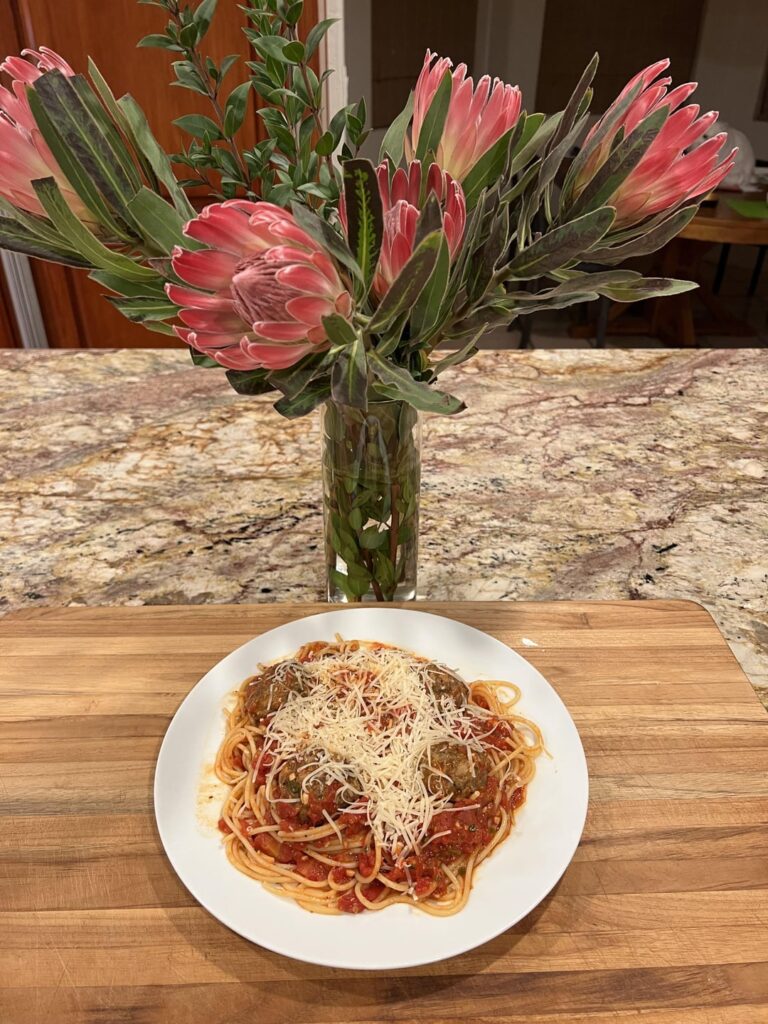 Homemade Spicy Tomato Sauce Spaghetti with Mixed-Meat Meatballs