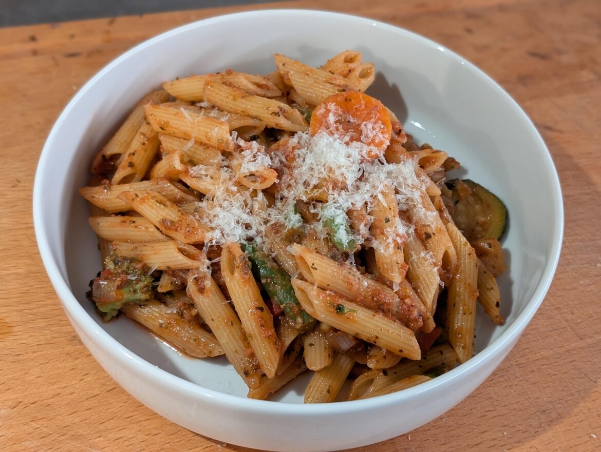 pasta with tomato vegetable sauce