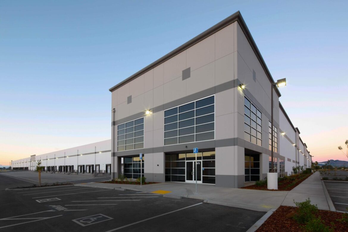 Solano bottle, can distributor Saxco is purchased