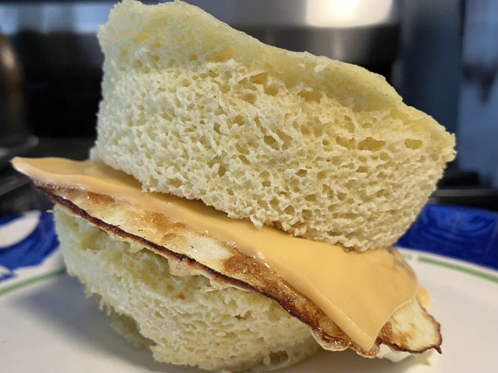 Almond mug muffy egg slamwich