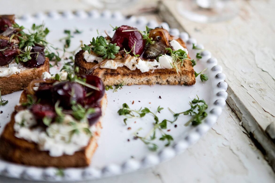 10 Tasty Vegan Thanksgiving Appetizers