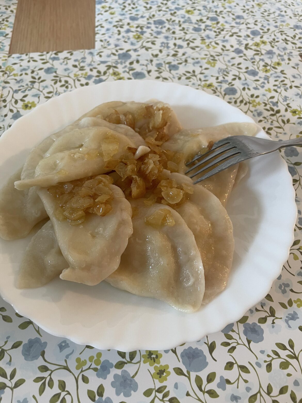 Pierogi ruskie (Polish dumplings with mash potatoes & cheese)