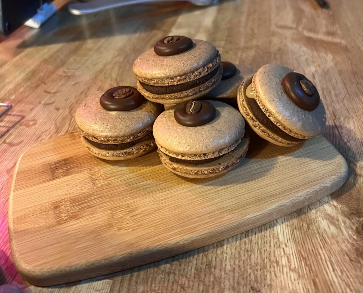 Mocha Macarons <3
