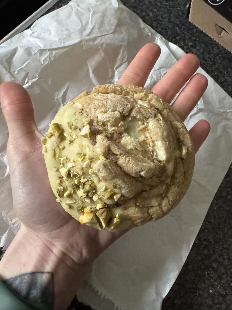 Kcal estimate in this white chocolate pistachio cookie