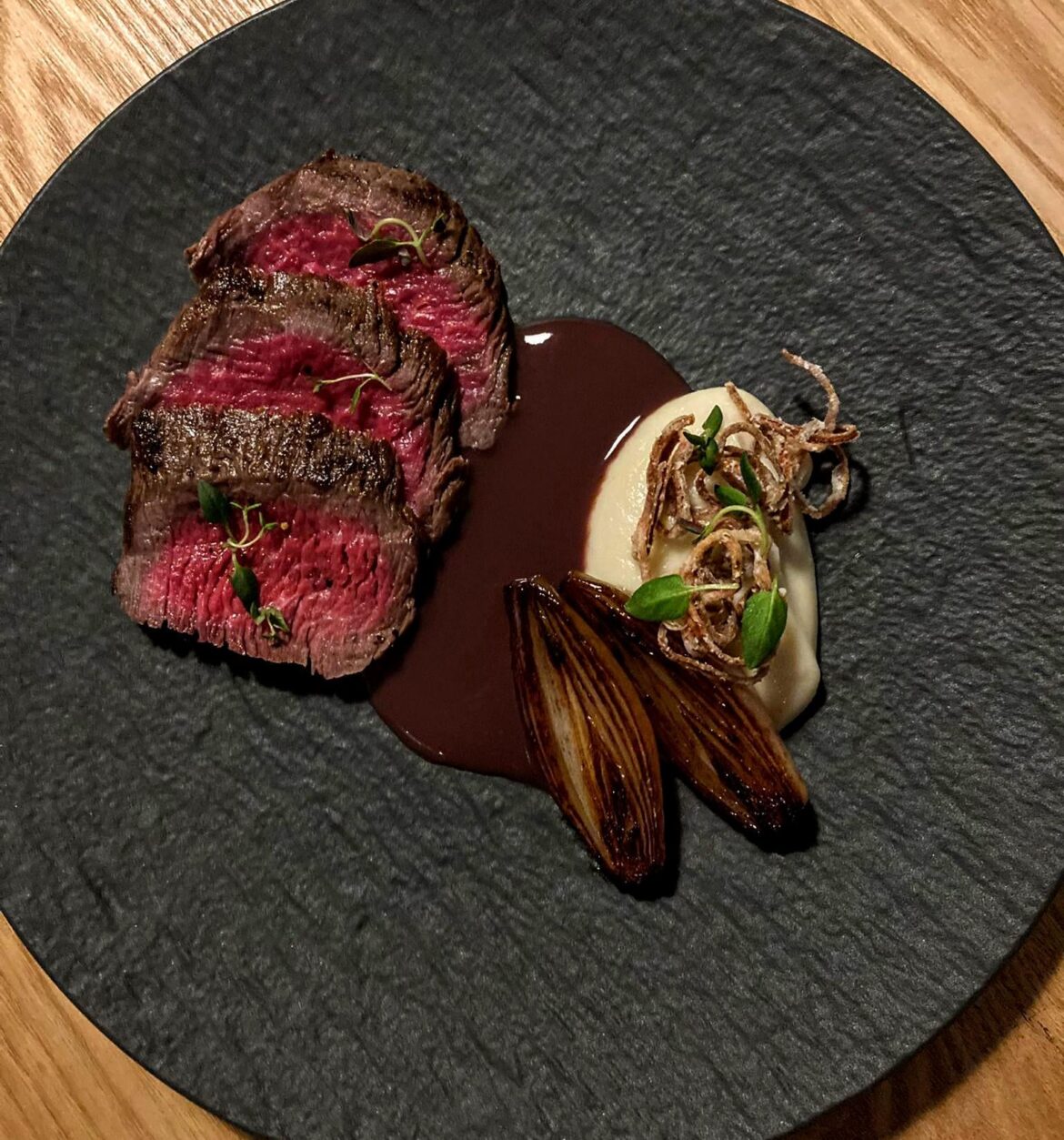 Petite tender, jerusalem artichoke puree, glaced & fried shallots & thyme infused redwine sauce