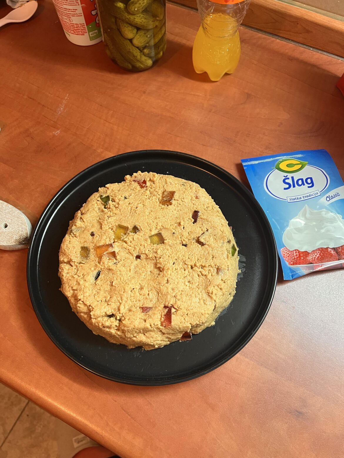 I remembered I have free will so I made a shitty cake