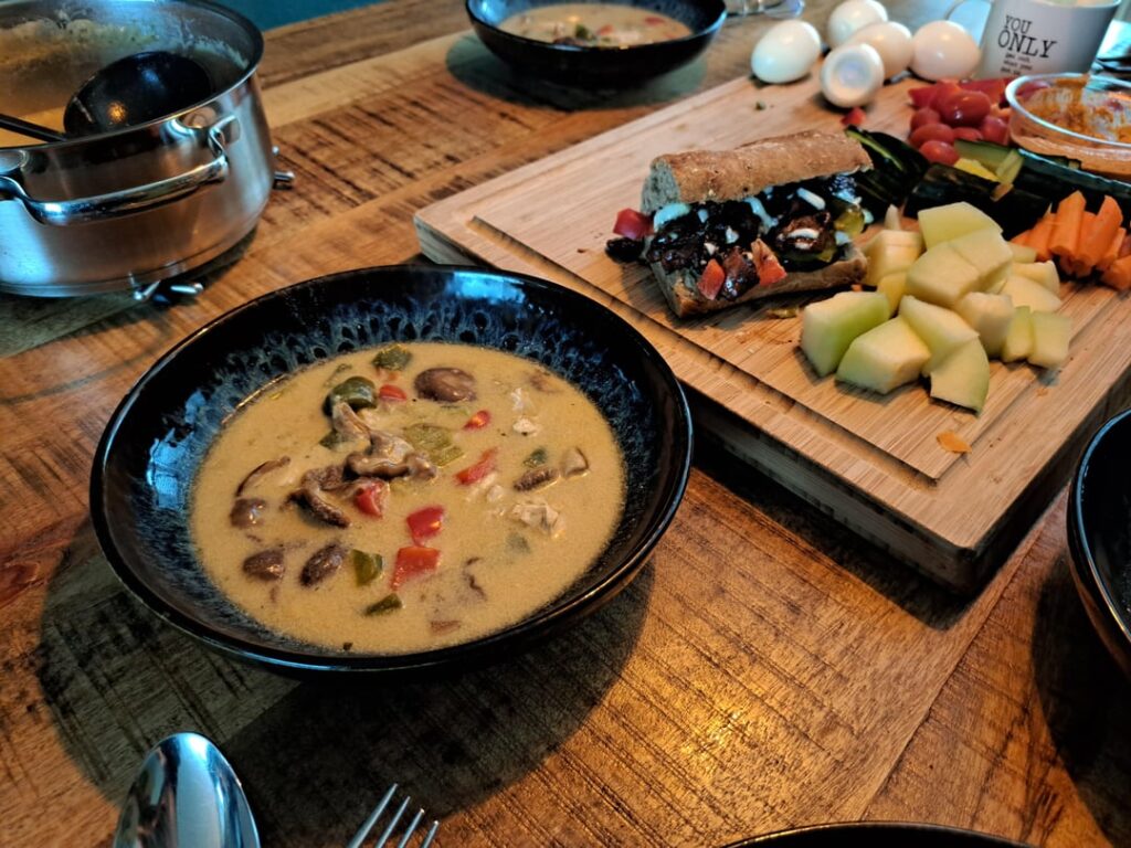 Weekend lunches! Sat: Tom gha kai soup, sticky chicken sandwiches and some bites. Sun: Tomato-paprika soup, bruchetta-like sandwiches, stuffed eggs and some bites