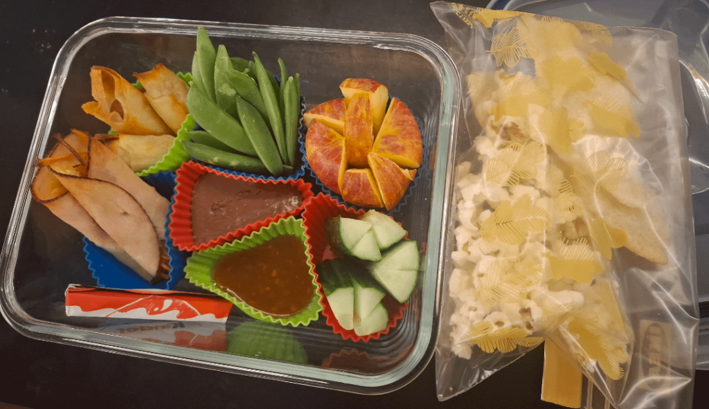 First time making a snack box (441 kcal)