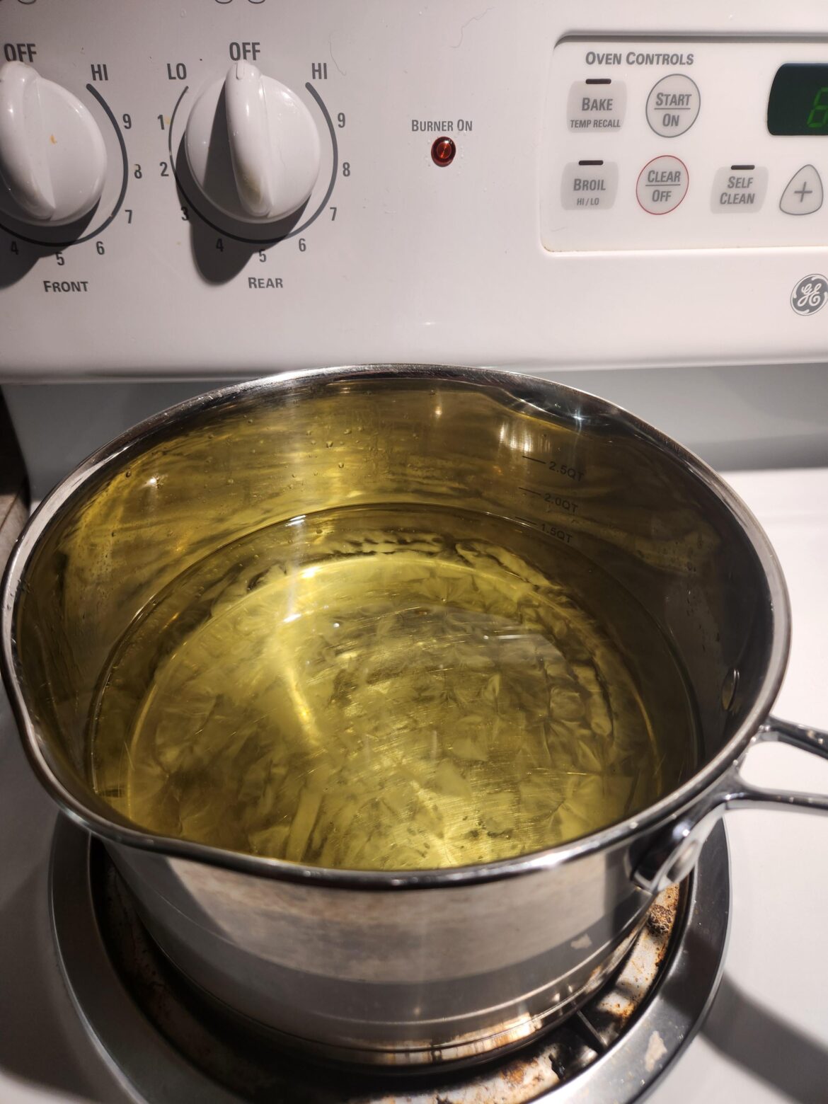 Not sure if this belongs here. I'm cooling down my beef tallow after clarifying it and this pattern appeared.. is this "normal"