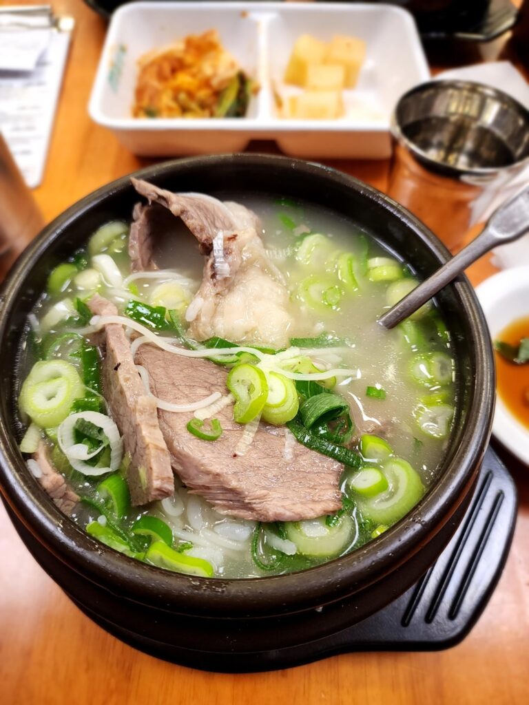 Very good (and very expensive) seolleongtang with brisket at Mapo-ok