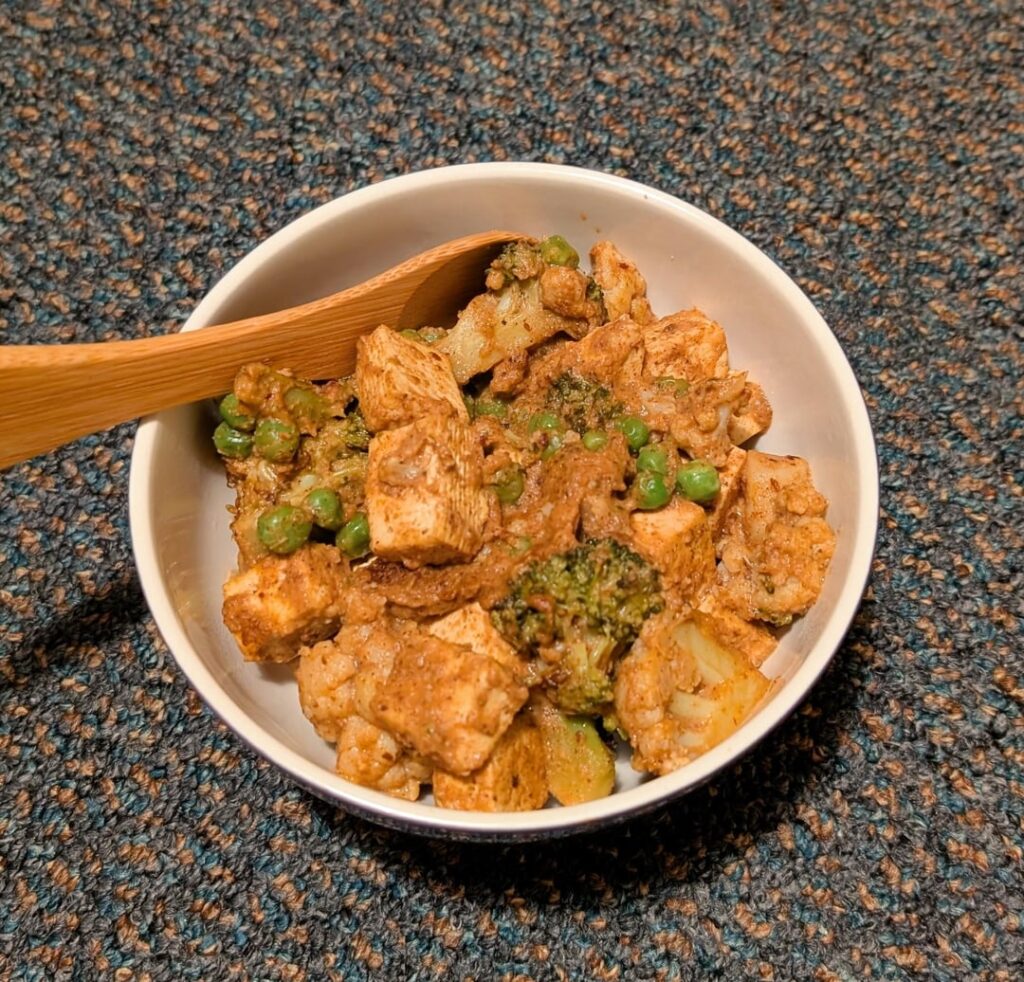 Cauliflower, broccoli, tofu & peas curry