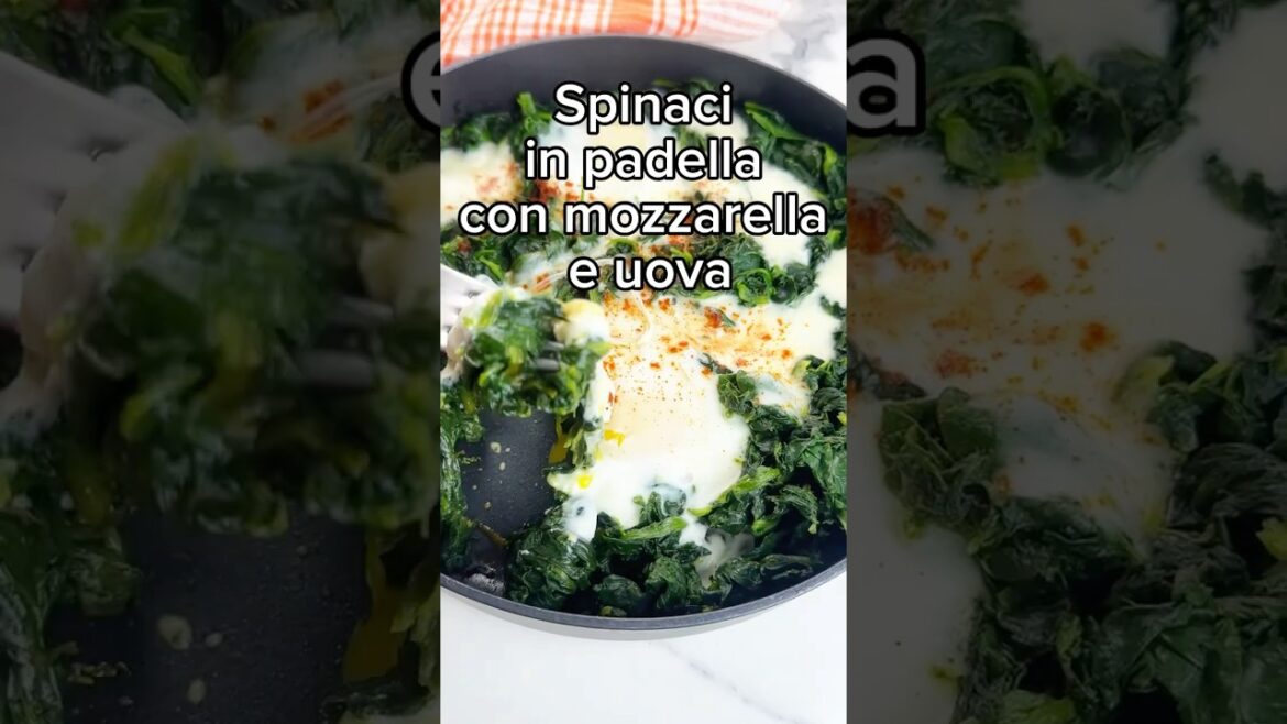 Spinaci in padella con uova e mozzarella - piatto unico leggero e veloce con spinaci surgelati