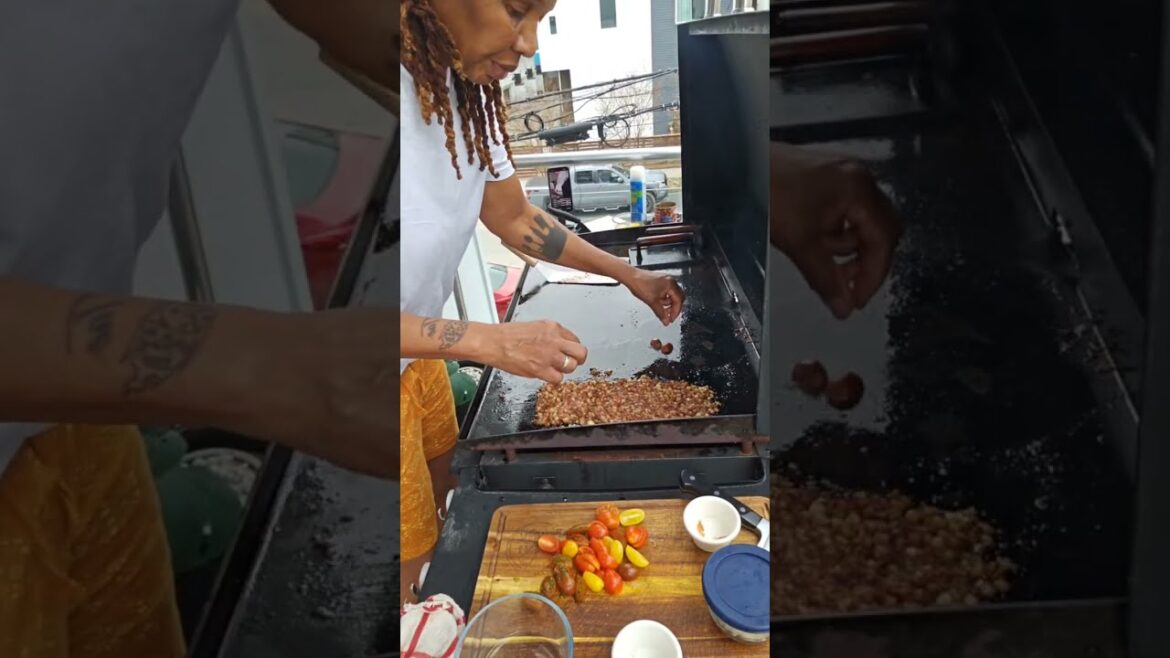 Chef Carmen HTX is live! Corn Beef Hash, Bacon, Eggs, and Toast!!