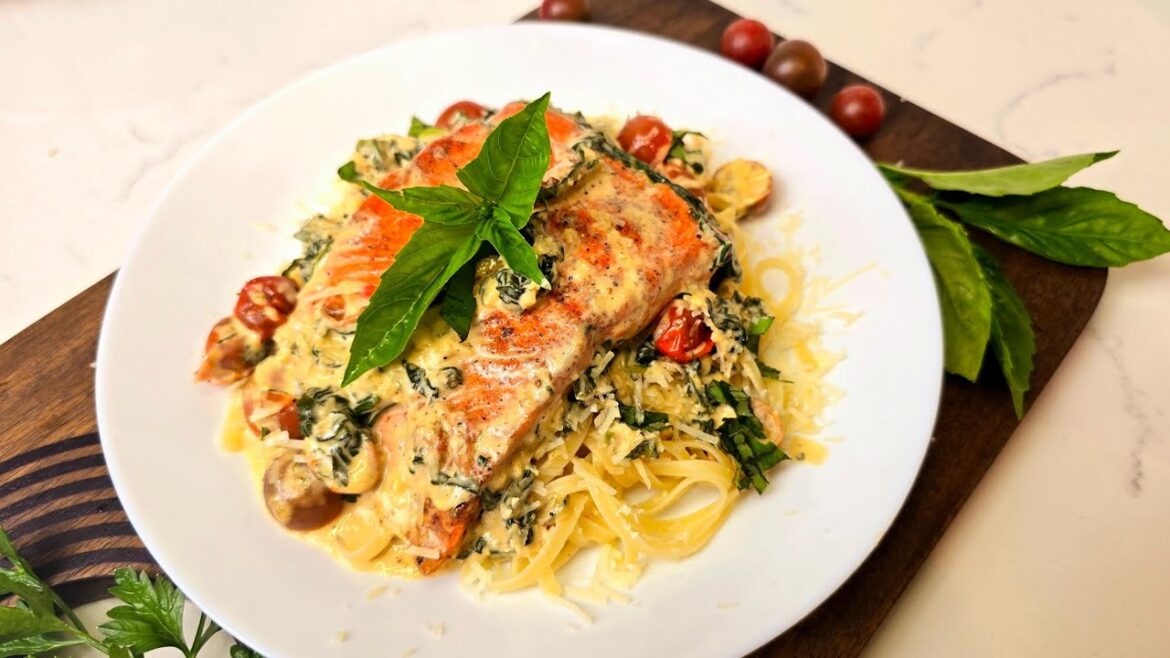 Creamy Tuscany salmon with fettuccine pasta. 15 min delicious dinner | Somon cu sos cremos si paste Creamy Tuscany salmon with fettuccine pasta. 15 min delicious dinner | Somon cu sos cremos si paste