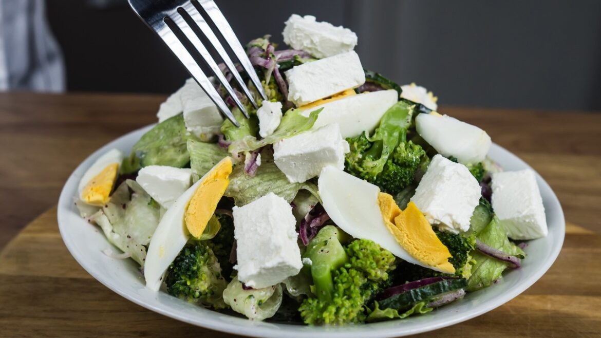 A friend from Austria taught me how to make a cucumber and broccoli salad so delicious and healthy!
