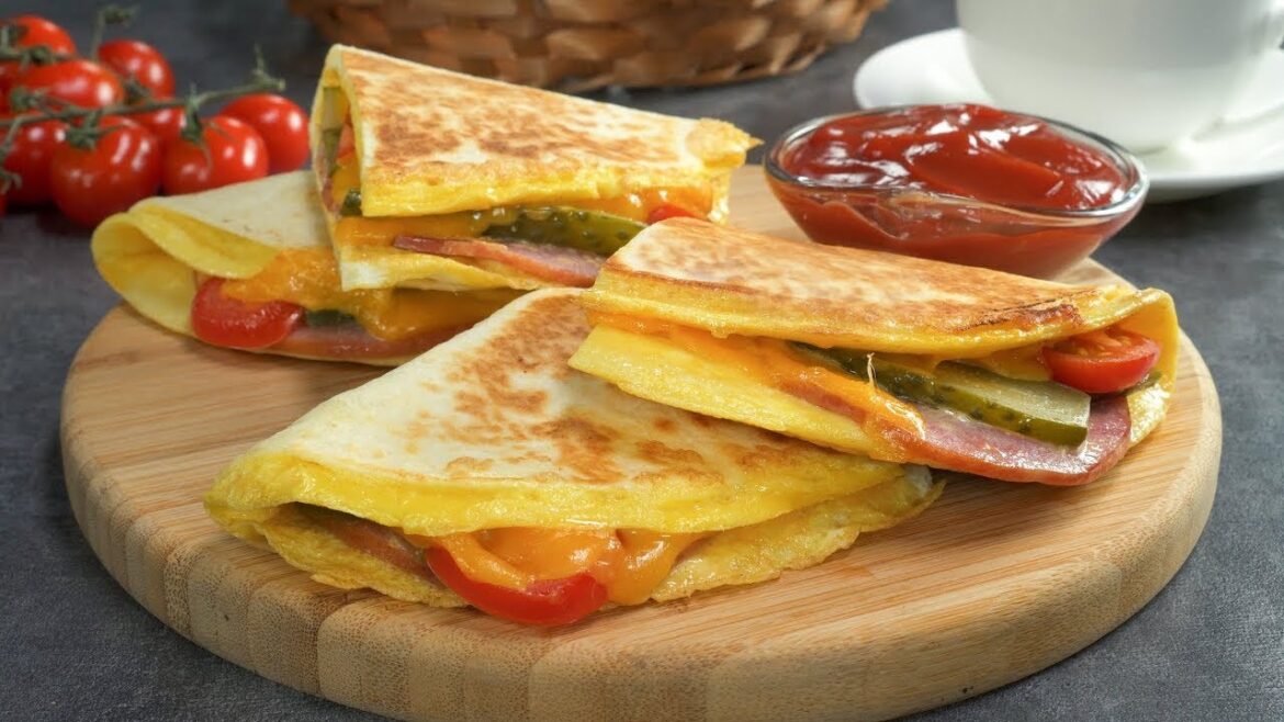 The perfect quick recipe! Lavash with filling for breakfast, for dinner or with yourself.