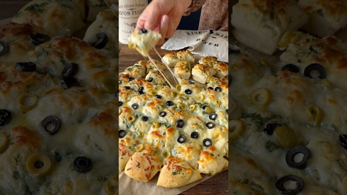 Pizza with garlic sauce/ Sarımsaklı pizza