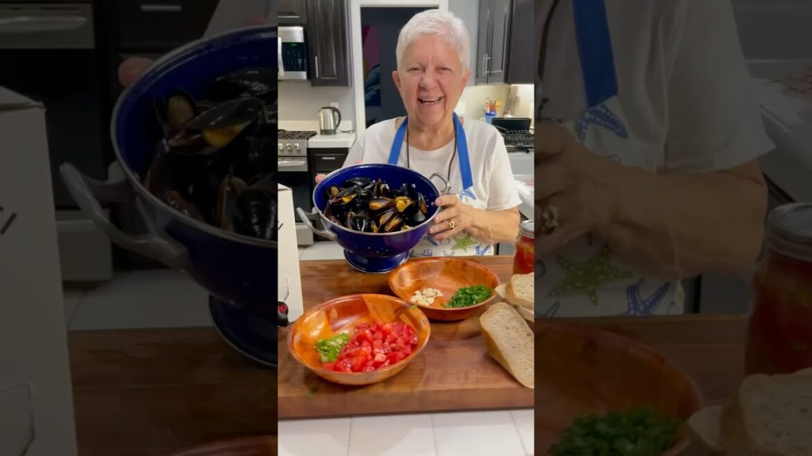 Mussels in a white wine sauce #mussles #whitewine #cook #cooking #italy #recipe #food #yummy #yum