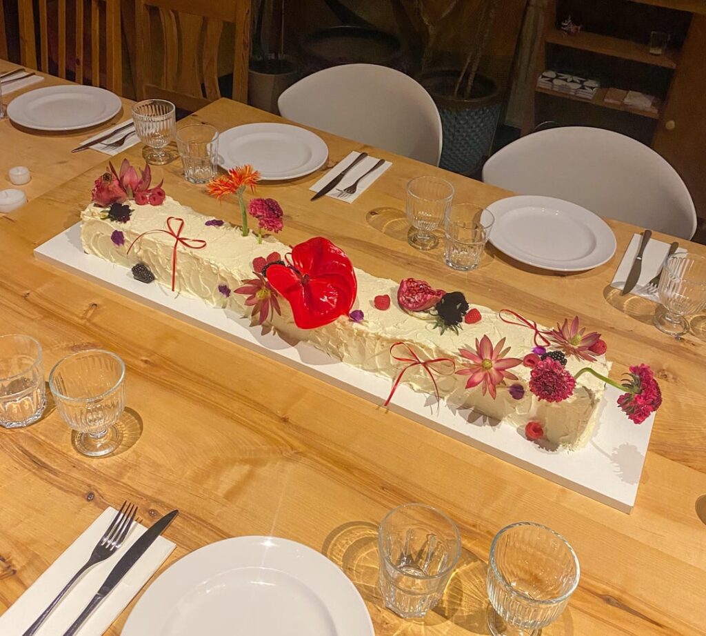 The long cake The long cake