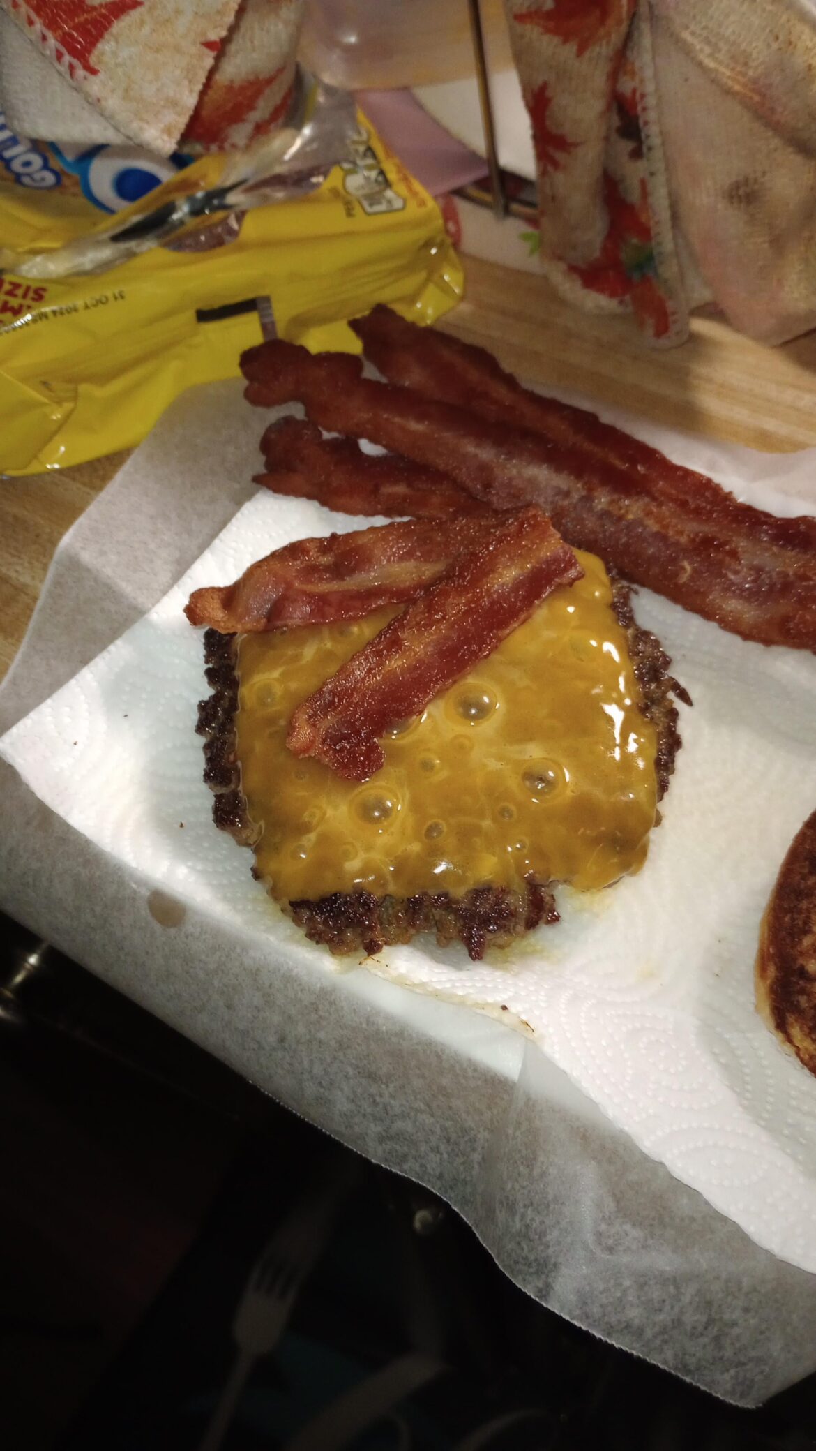 Simple Homemade Cheddar Cheese n Bacon Burger