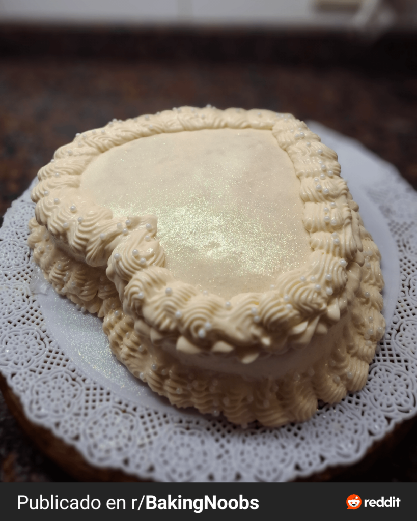 First time making a heart cake ♥️ it's a mixed berries and mascarpone cheese cake with glitter and pearls for my cousin's birthday