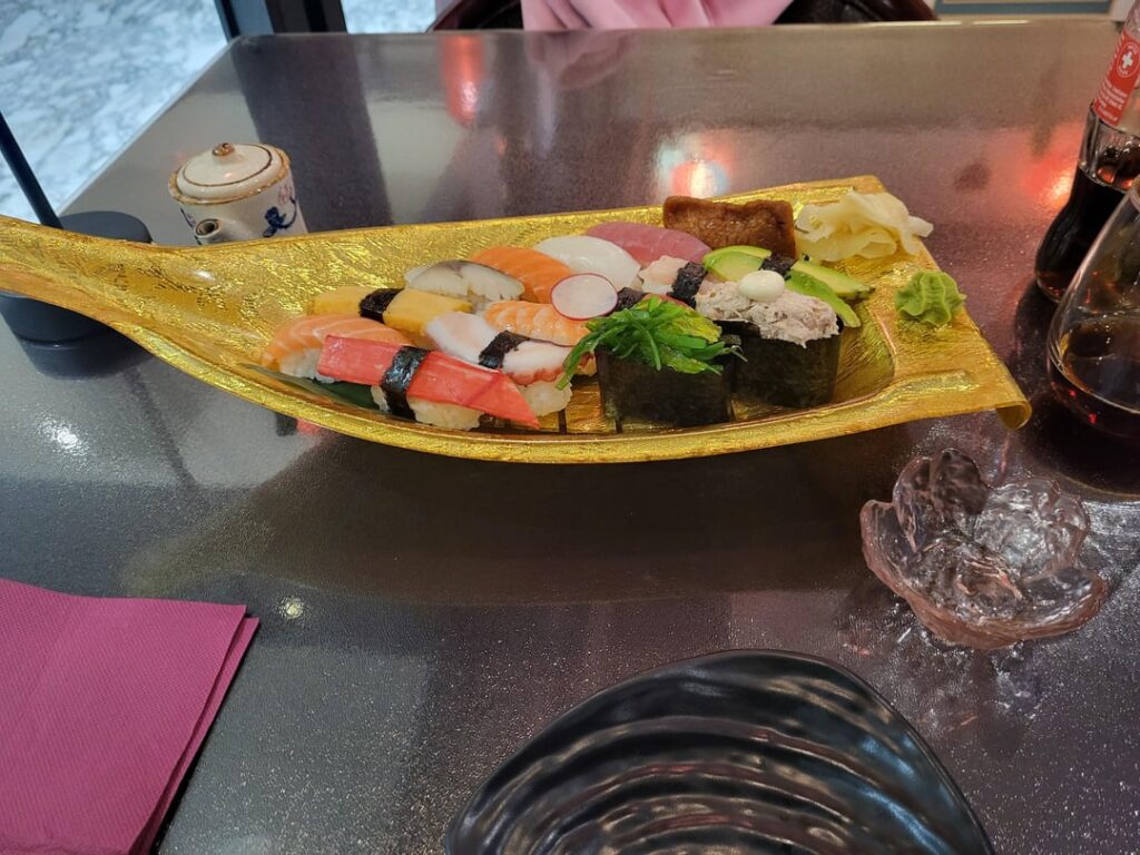 Tonight I ate sushi in a Japanese restaurant in Vevey