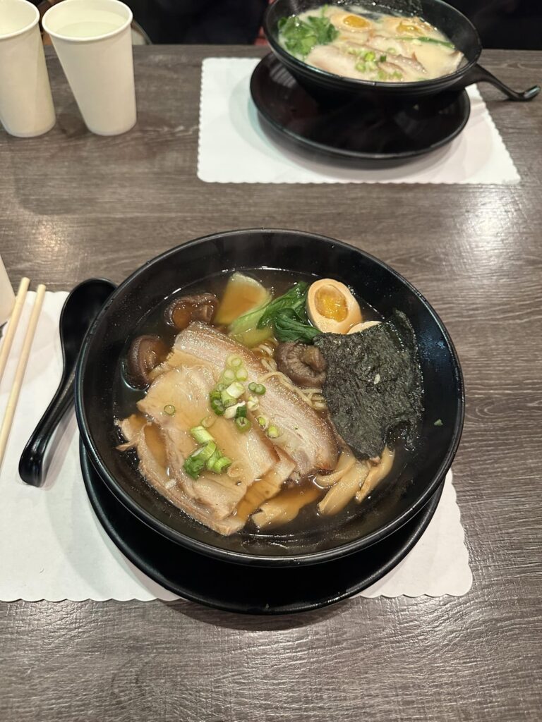 How many cals in this shoyu ramen? Scroll for the ingredients !