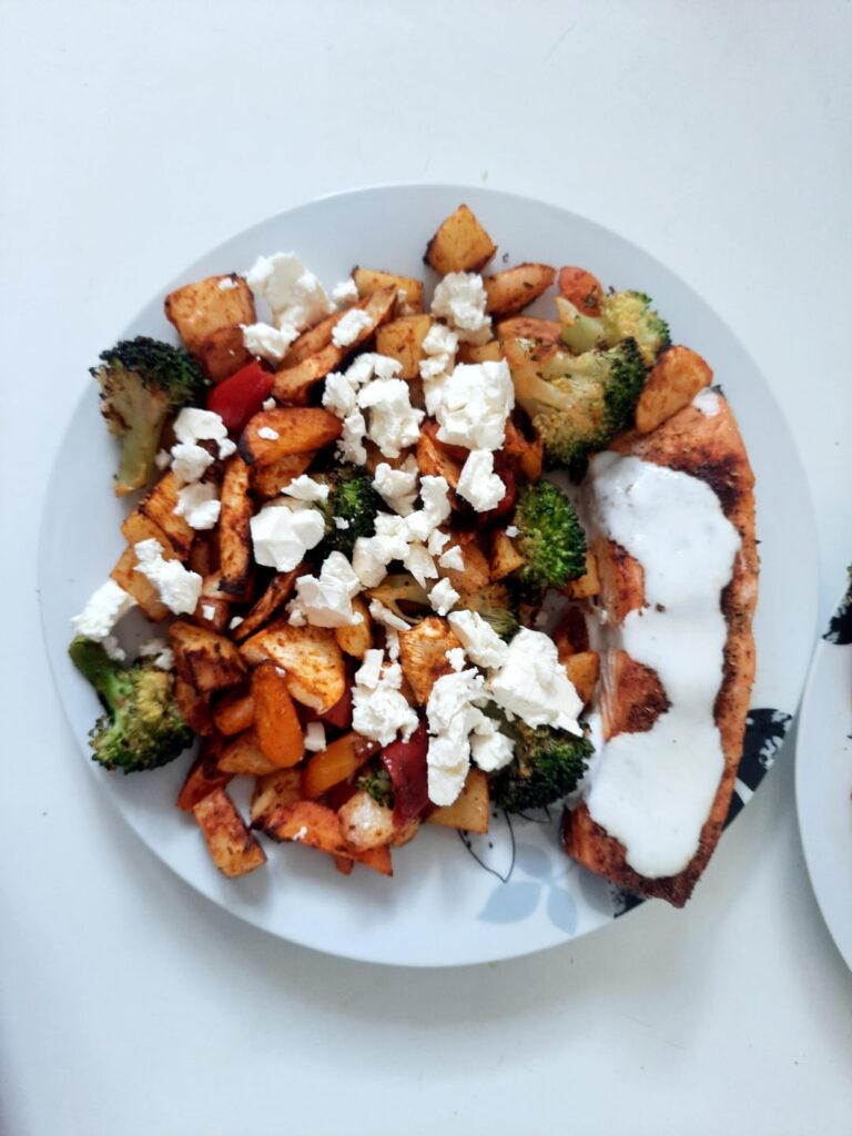 Oven baked salmon and veggies served with cheese & garlic yougart sauce