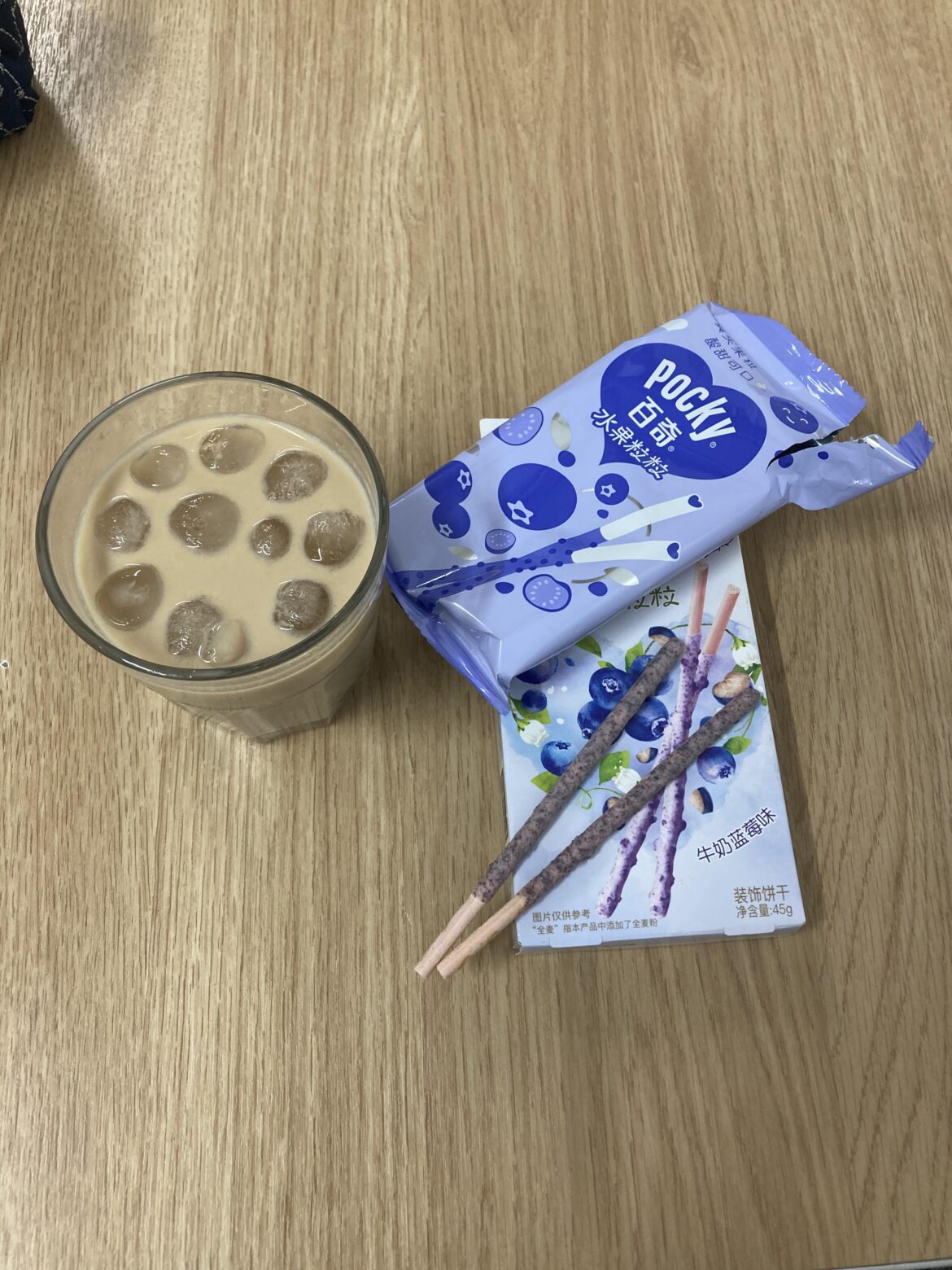 I like pocky with my iced coffee :P