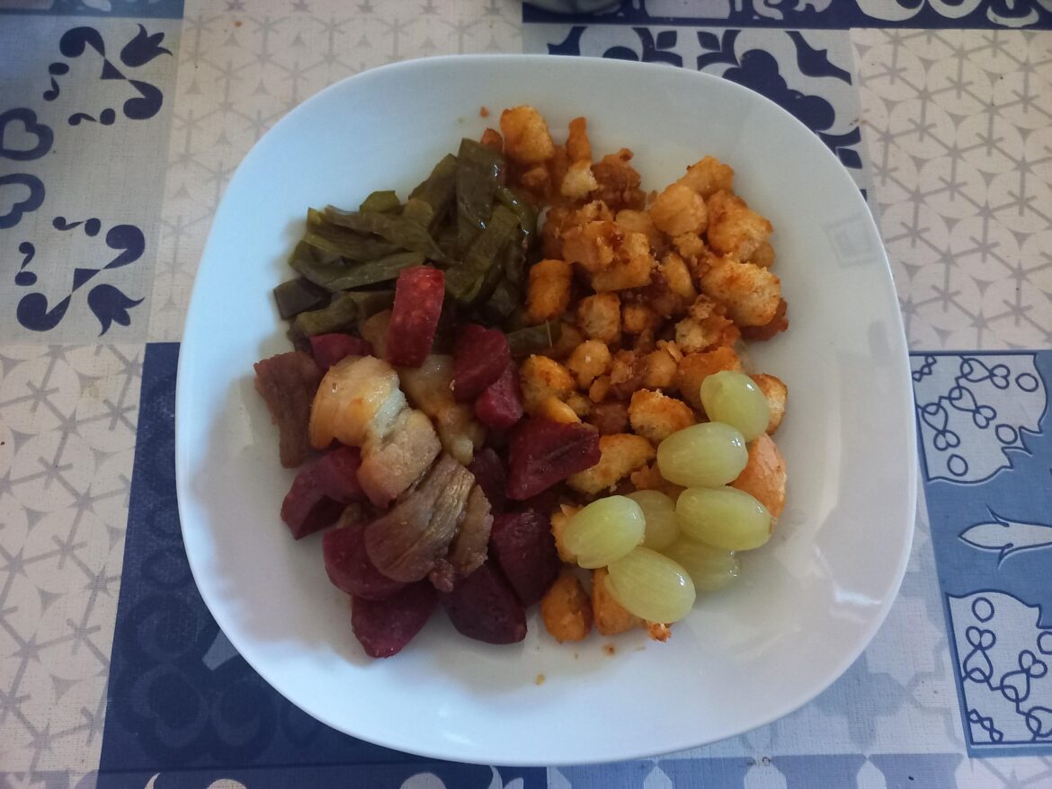 Migas manchegas (breadcrumb based dish)