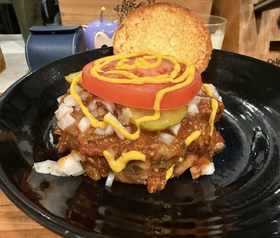 Tommy’s chili burger