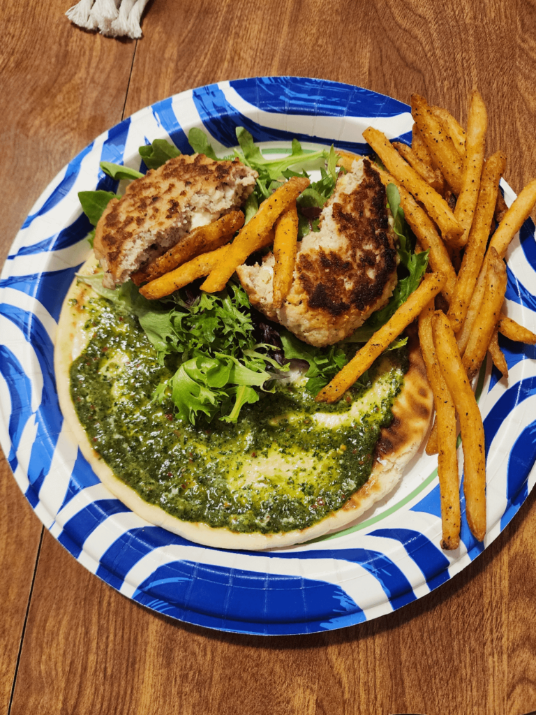 Greek Chicken Burgers w Pita (700 cals)