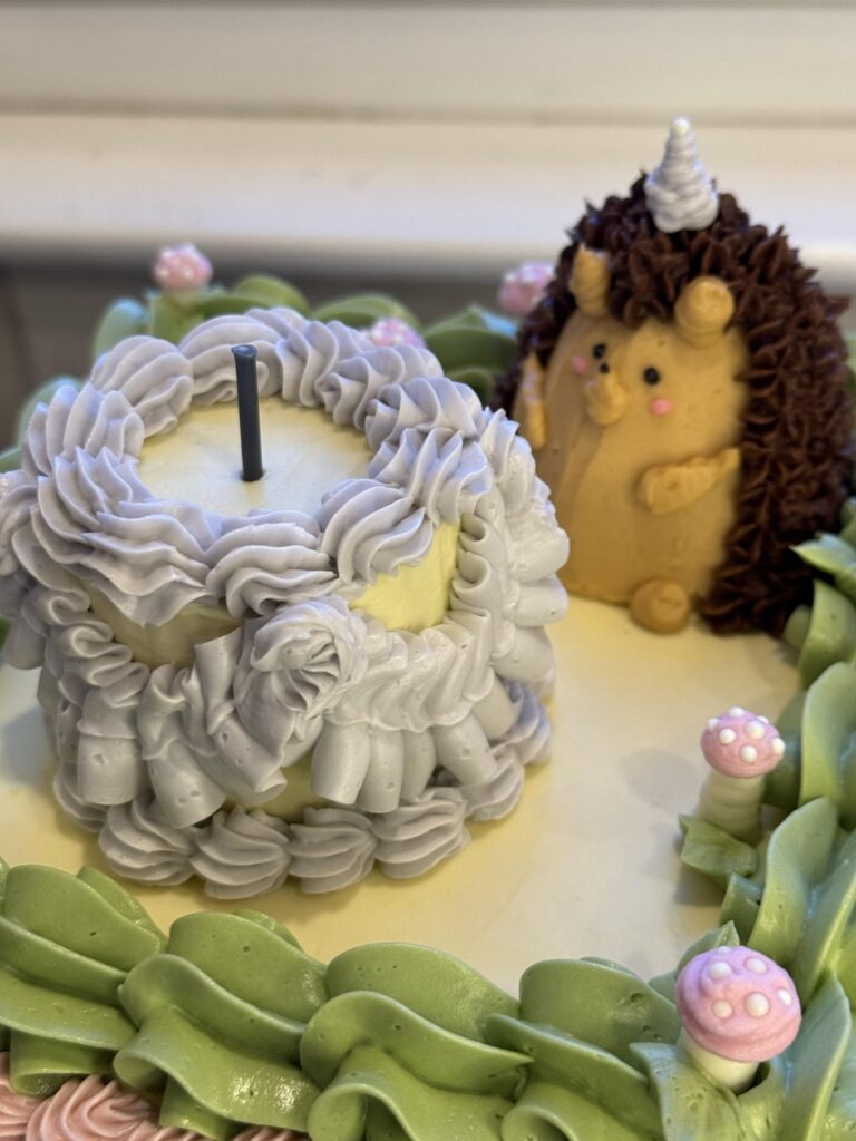 First time making a square cake, request was funky vintage work animals. Do you think it fits the bill? 😍