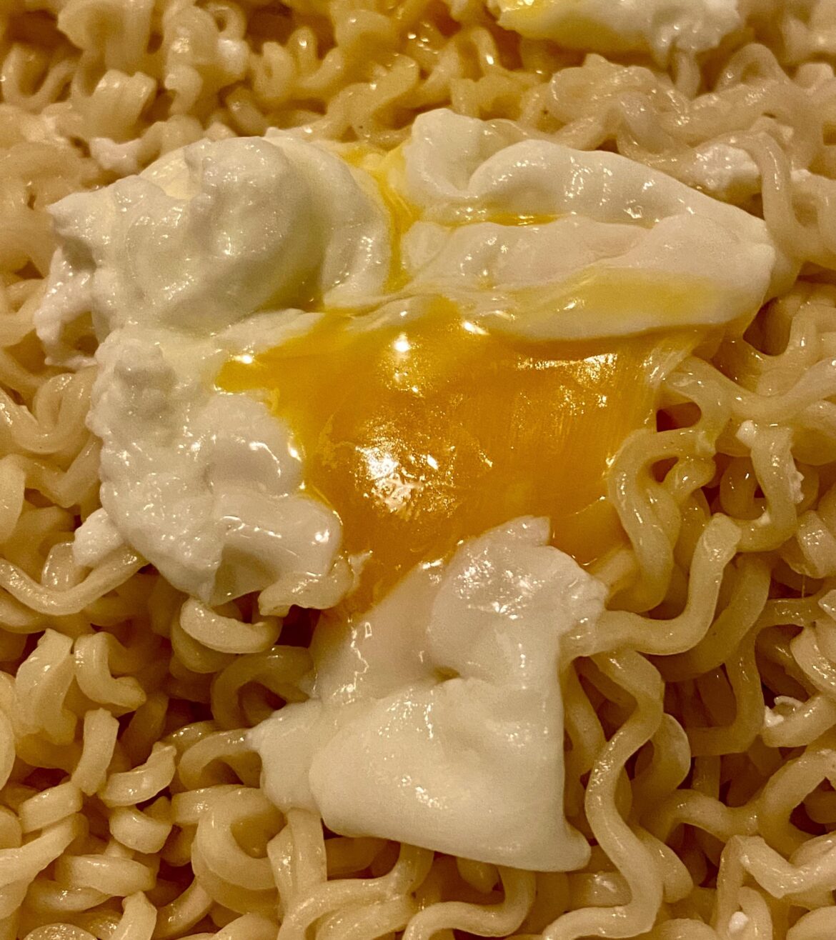 Midnight snack with this glistening yolk ✨