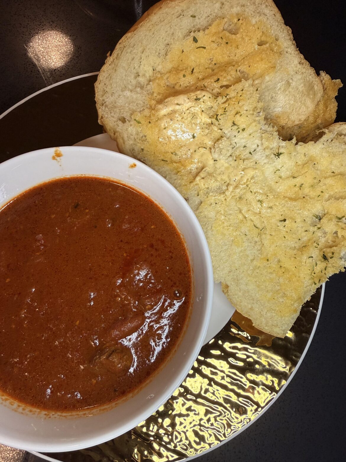 Balkan style Gulaś with a side of garlic bread