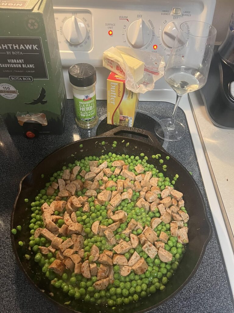 easy pea-sy mac n cheese-y with caprese sausage step 1 sear n slice, deglaze with white wine and sautee with veg and butter