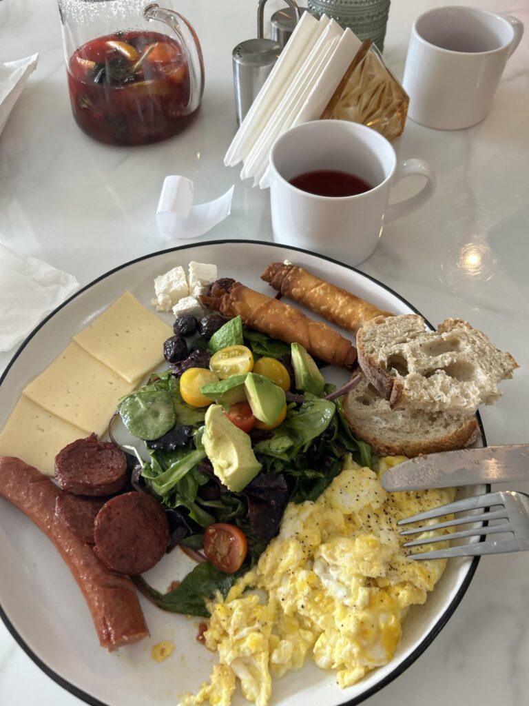 Sweet Moon in Ravenswood: Breakfast Plate and a Black Currant Tea Sweet Moon in Ravenswood: Breakfast Plate and a Black Currant Tea