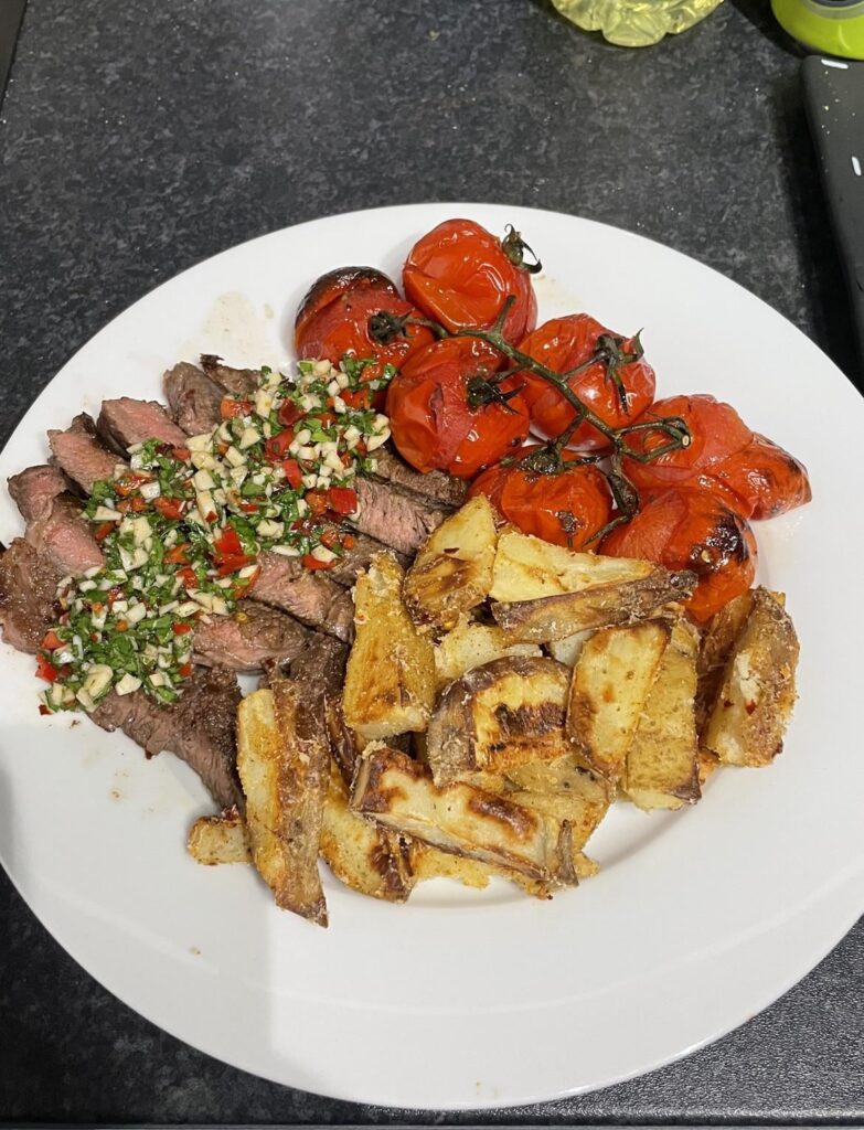 Steak with Chimichurri, vine tomatoes and homemade chips☺️