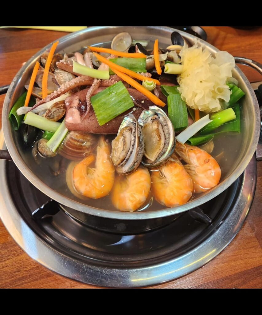 Delicious Seafood Kalguksu & Crispy Pajeon: Must-Try Restaurants Near Yungneung Royal Tomb in South Korea @kibaekjeong