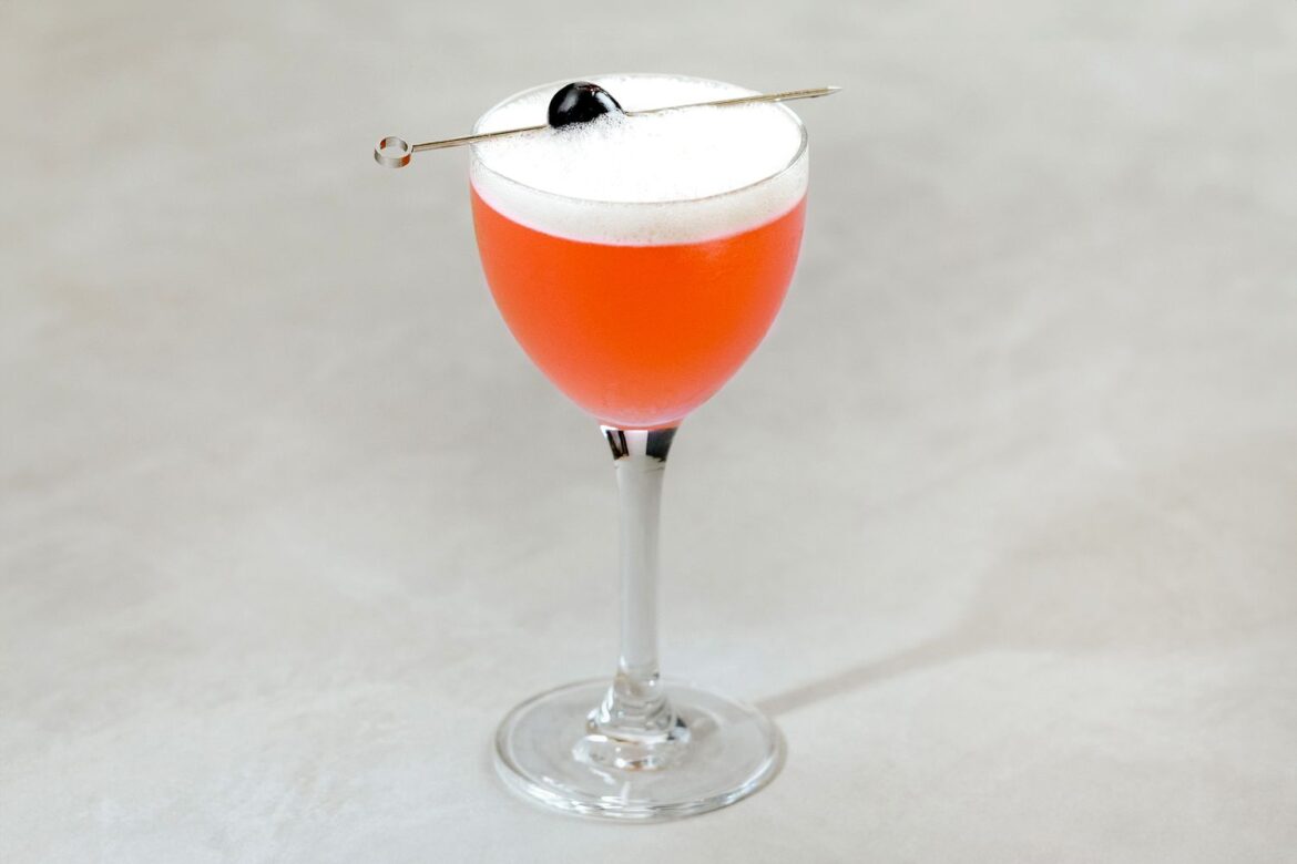 Pink Lady Cocktail Recipe