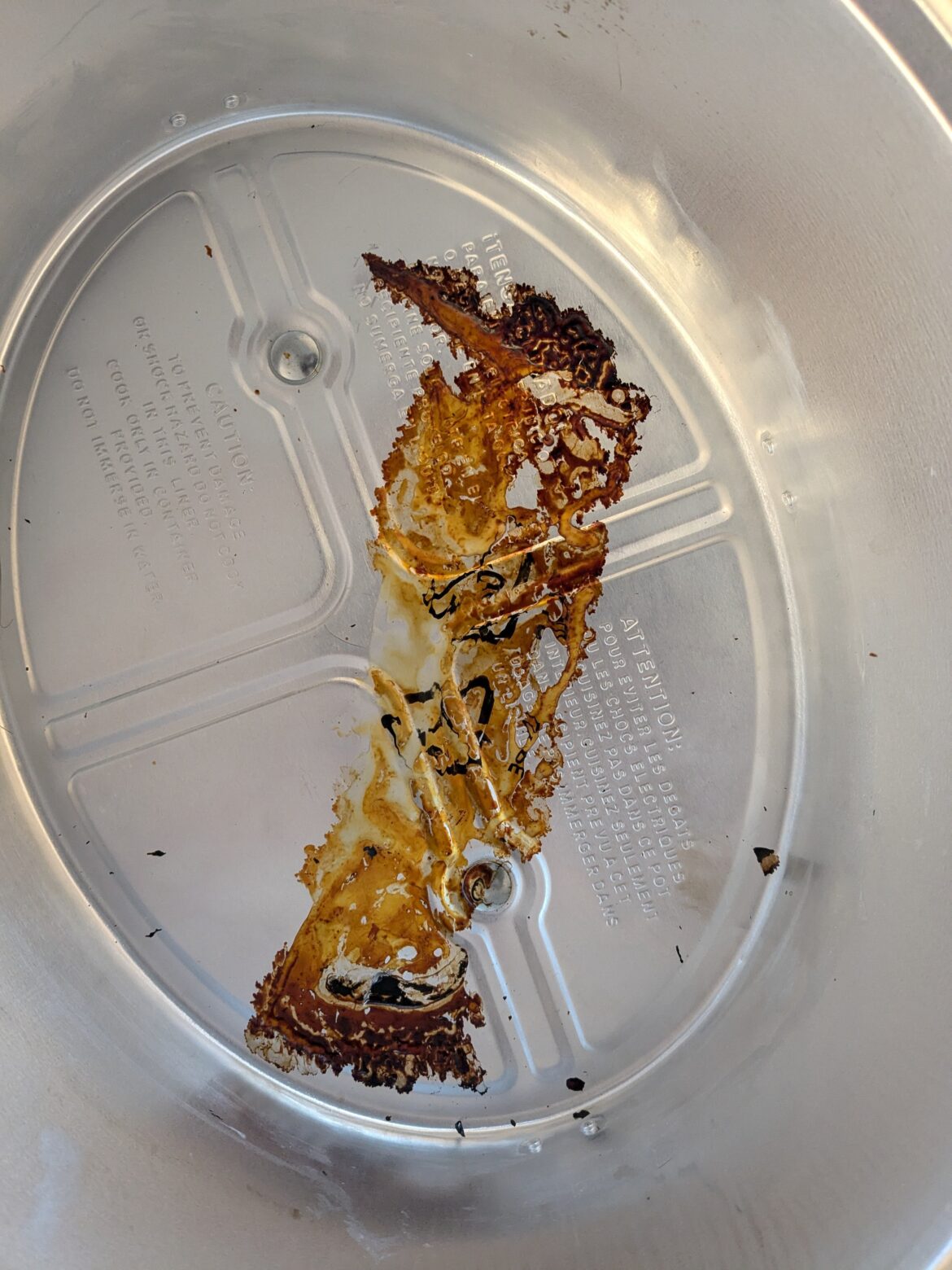 How do I clean the inside of the slow cooker housing? How do I clean the inside of the slow cooker housing?