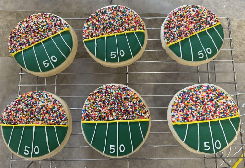 I’m very new to cookie decorating but I thought I’d share the cookies I made for my parents today :)