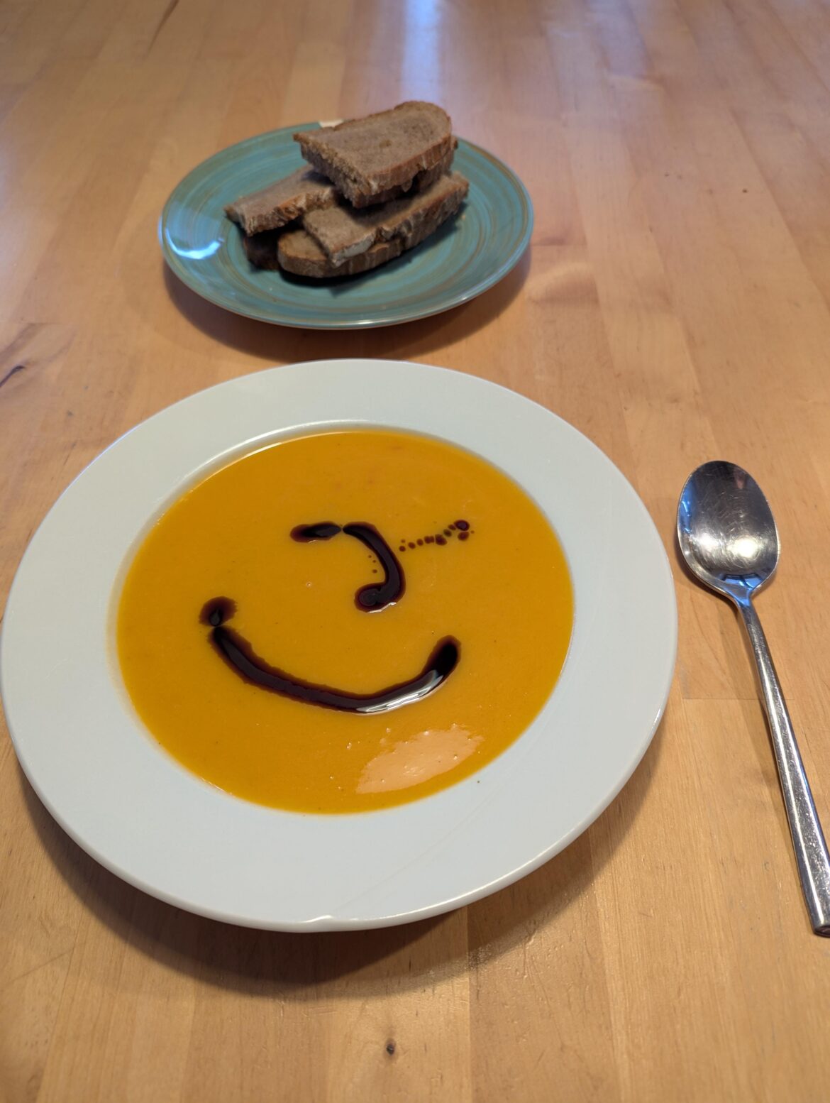 Pumpkinsoup with Pumpkin Seed Oil and dark rye bread