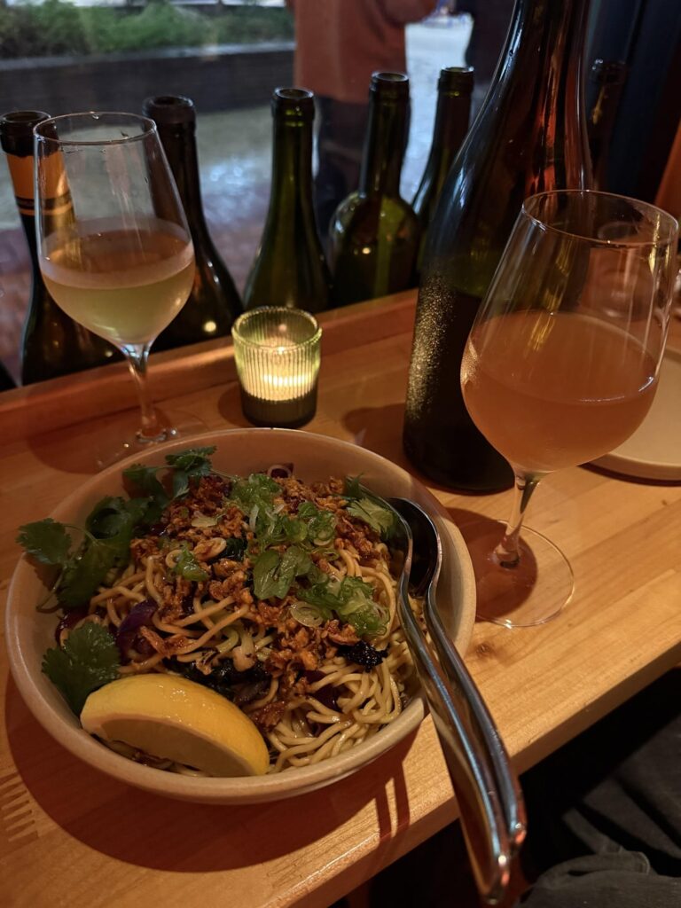 [Lasita] Delicious food and good dinner/date vibes.